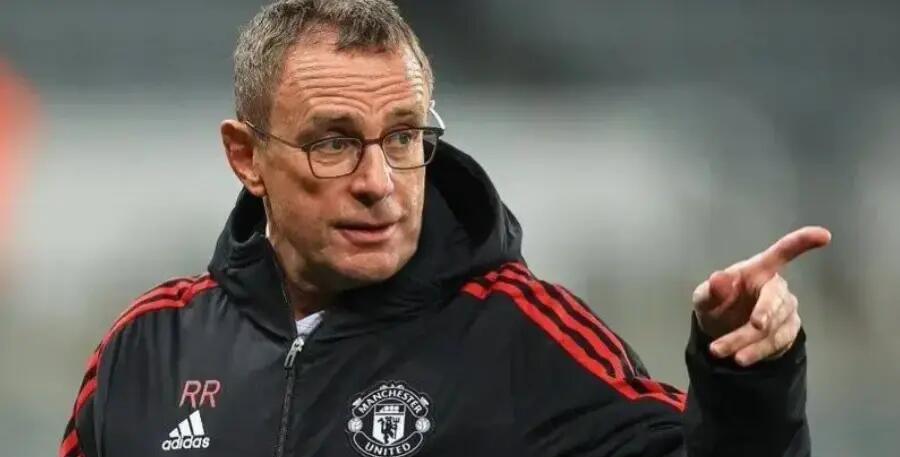 开云体育下载-勇士技术犯规送分,利物浦主帅怒摔战术板!的简单介绍