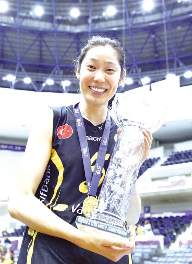 开云体育app-中国女排回归首秀大放异彩,梅西主场球迷高呼名字的简单介绍